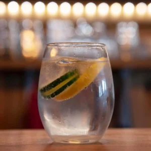 Cocktail gin tonic recette : réussir son verre avec glaçons et tonic